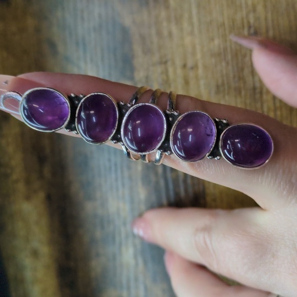 Elegant Purple Stone Silver Ring - Picture 5 of 10